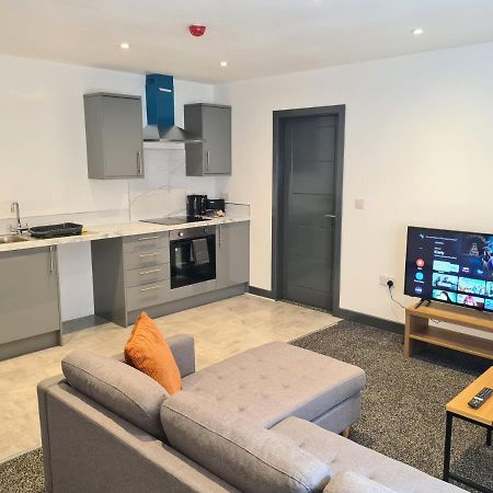 Homestay By Bic Oates 8 Dewsbury Bagian luar foto