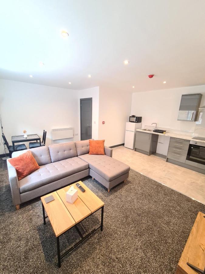 Homestay By Bic Oates 8 Dewsbury Bagian luar foto