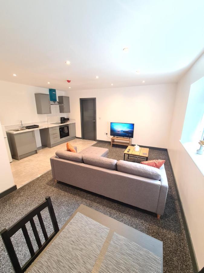 Homestay By Bic Oates 8 Dewsbury Bagian luar foto