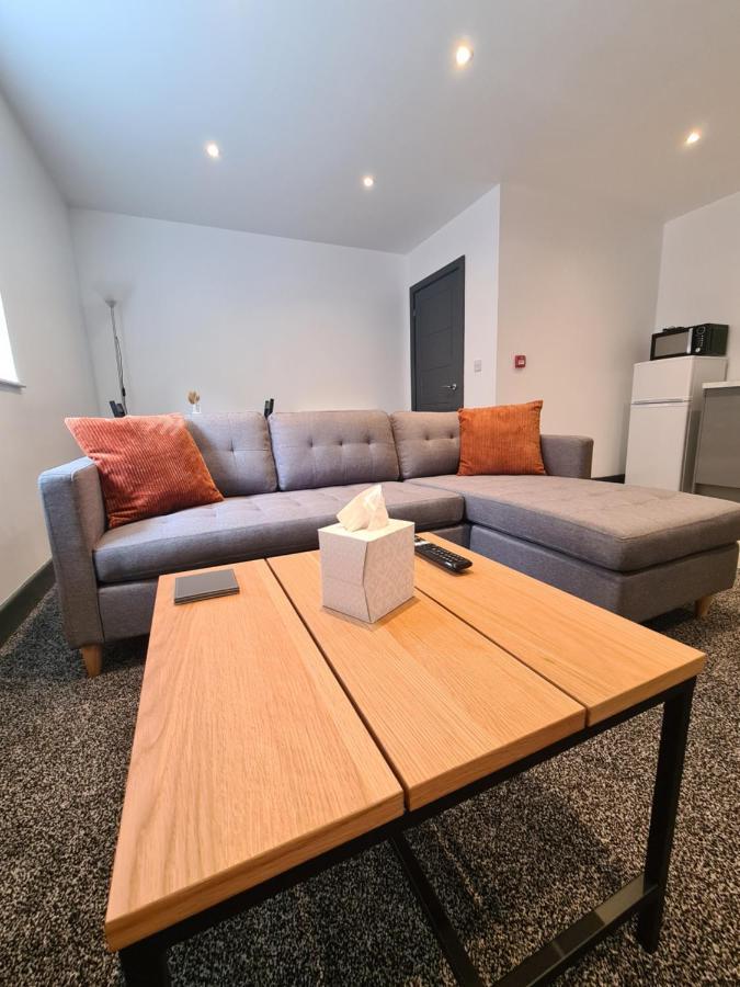 Homestay By Bic Oates 8 Dewsbury Bagian luar foto