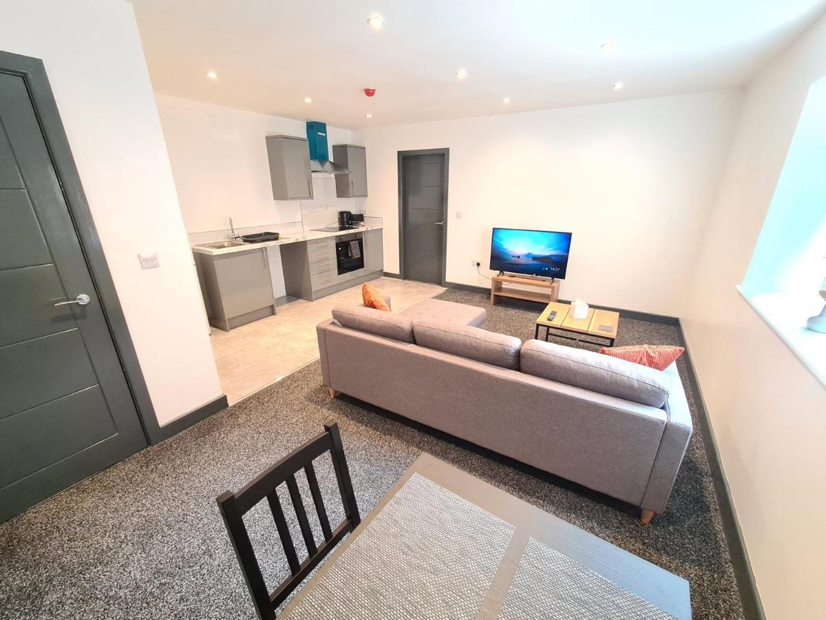 Homestay By Bic Oates 8 Dewsbury Bagian luar foto