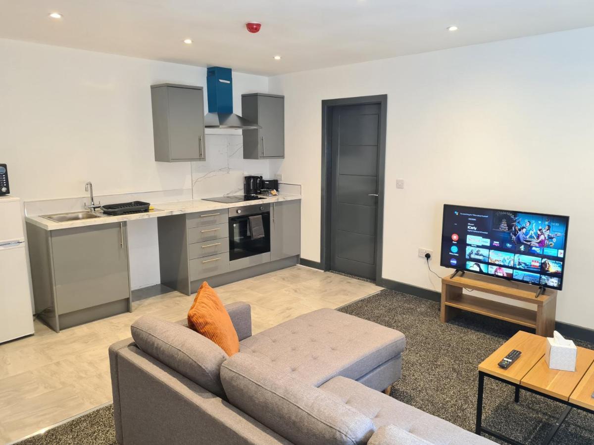 Homestay By Bic Oates 8 Dewsbury Bagian luar foto