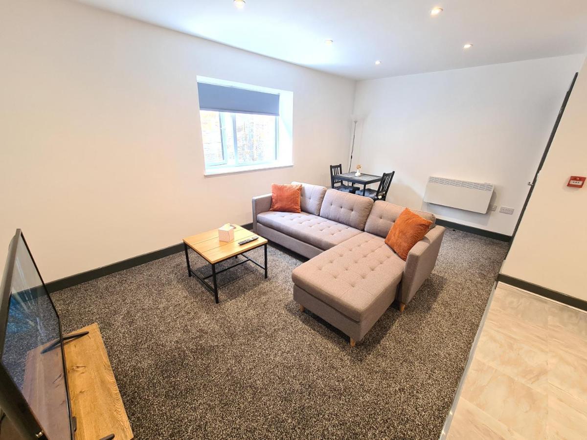 Homestay By Bic Oates 8 Dewsbury Bagian luar foto